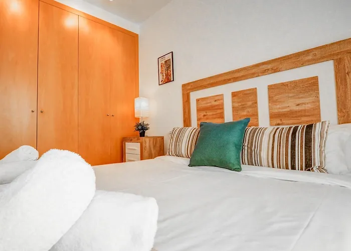 Daire Benito By Hello Homes *